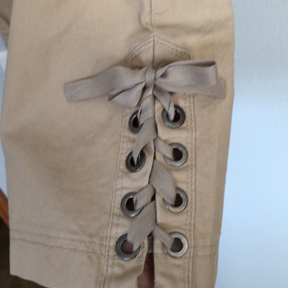 EXPRESS size 1/2 Capri Pants - Picture 4 of 7